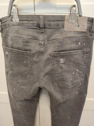 Pantalón vaquero Bershka gris roto