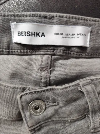 Pantalón vaquero Bershka gris roto