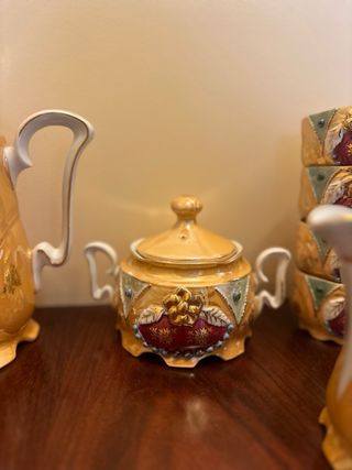 Juego de té/café vintage porcelana dorada y roja