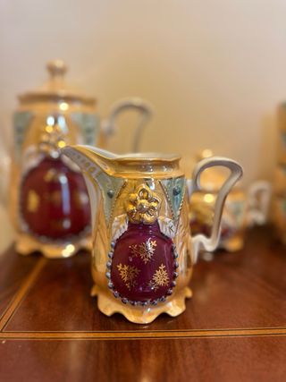 Juego de té/café vintage porcelana dorada y roja