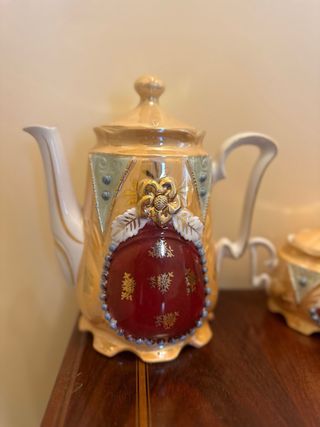 Juego de té/café vintage porcelana dorada y roja