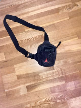 Riñonera Jordan Negra