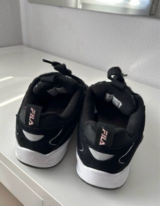 Zapatillas Fila Negras y Rosas