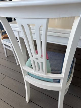 Mesa y 6 sillas de comedor blancas