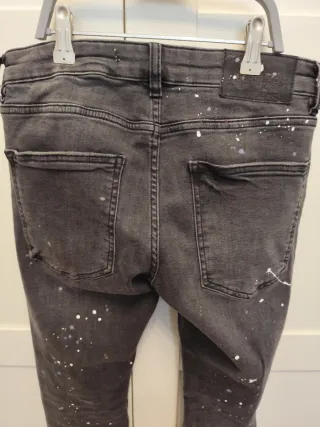 Pantalón vaquero gris roto talla 36