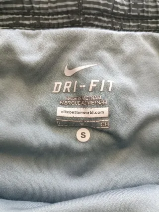 Pantalón corto Nike running gris y negro