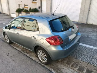 Toyota Auris impecable Pegatina C