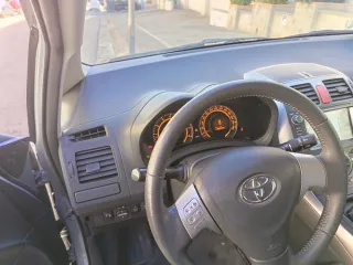 Toyota Auris impecable Pegatina C