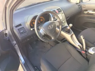 Toyota Auris impecable Pegatina C