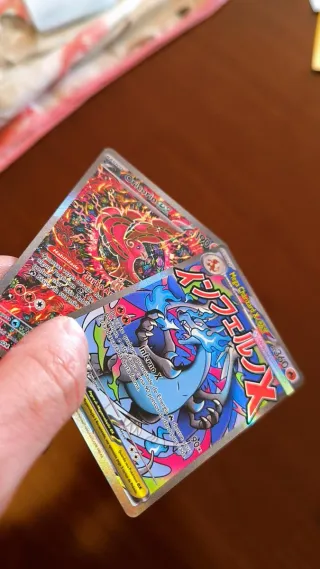 HERMOSO CHARIZARD Y ORICORIO