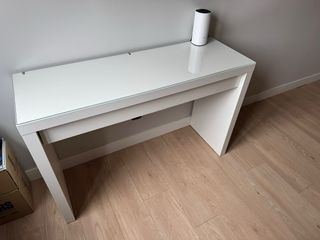Tocador blanco Ikea con cristal nuevo