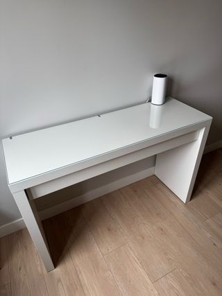 Tocador blanco Ikea con cristal nuevo