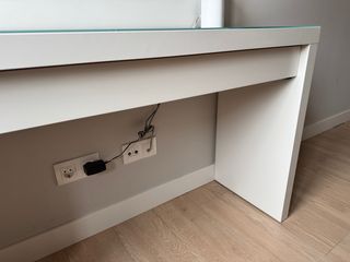 Tocador blanco Ikea con cristal nuevo