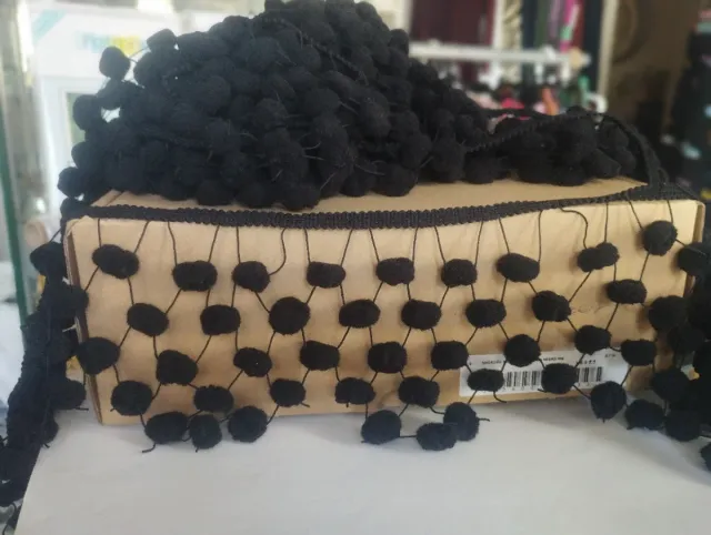 Tira de madroñeras en negro