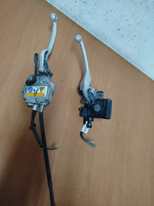 Manetas y bomba freno Honda Visión 2017/18