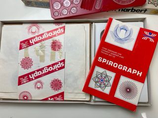 set vintage del gioco creativo Spirograph