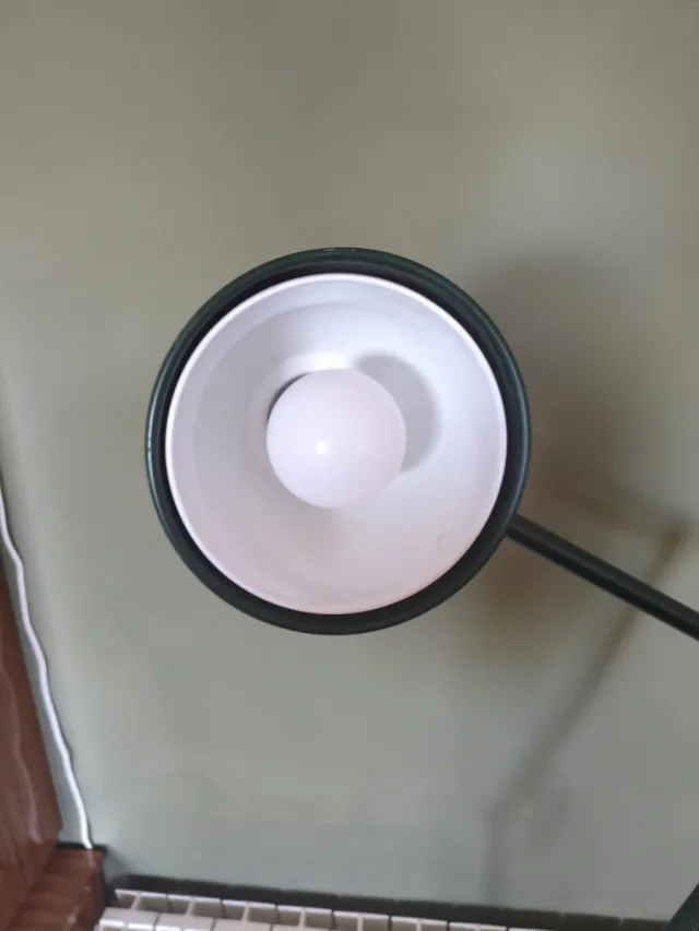 Lámpara de pie verde Ikea