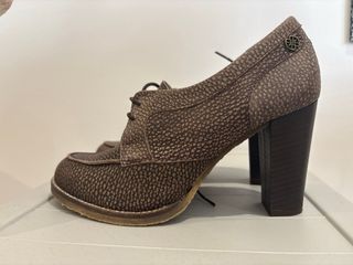 Zapato tacón cuero marrón