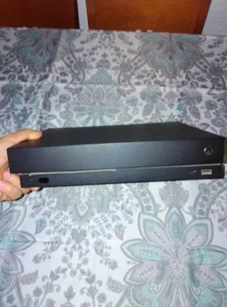 Xbox One X Negra 1 TB Viene con un mando