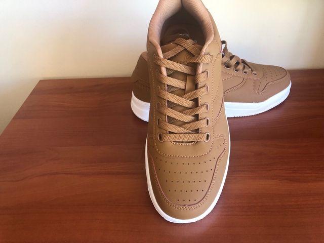 Zapatillas beige nuevas