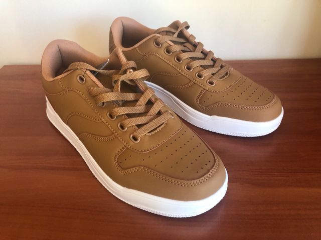 Zapatillas beige nuevas