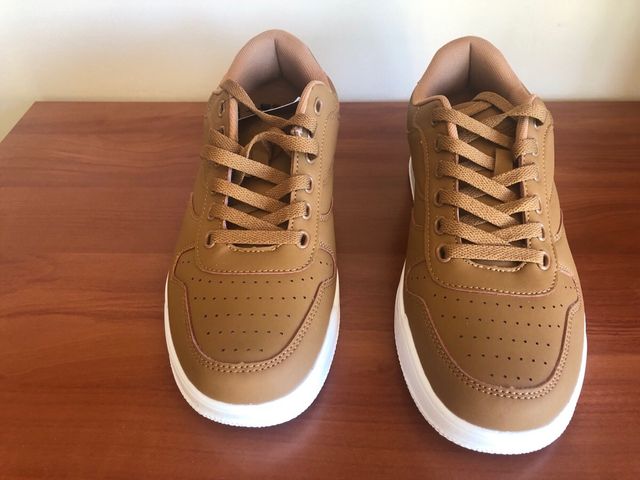 Zapatillas beige nuevas