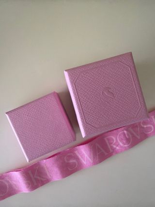 Caja de anillo Swarovski rosa