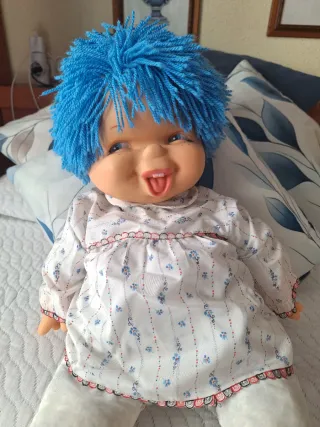 Muñeca vintage pelo azul