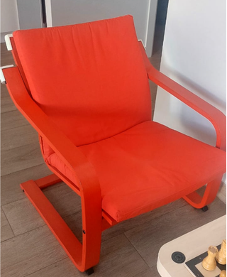 Poltrona POÄNG IKEA a schienale basso rosso