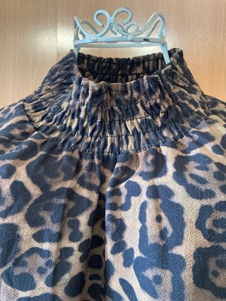 Blusa leopardo cuello alto talla única