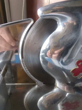 Cortadora de quesos y  embutidos de metal con vent