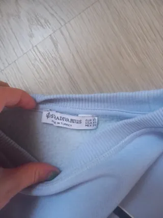 Sudadera corta Stradivarius azul T. XS