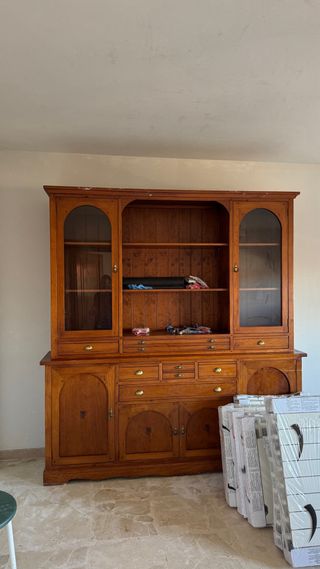 Se regala Mueble de salón de madera con vitrinas