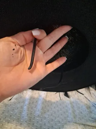 Bolso y tocado de plumas negro