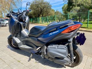 Yamaha Xmax 400cc.