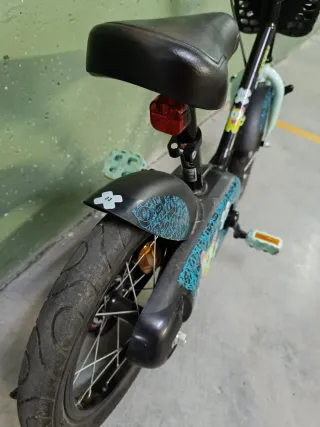 Bicicleta infantil 12 Btwin con ruedines
