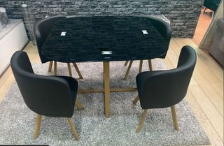 Mesa cristal templado y 4 sillas nórdicas