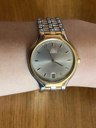 Reloj Omega De Ville dorado, de cuerzo y Suizo