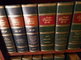 Vendo 32 libros de Premios Planeta