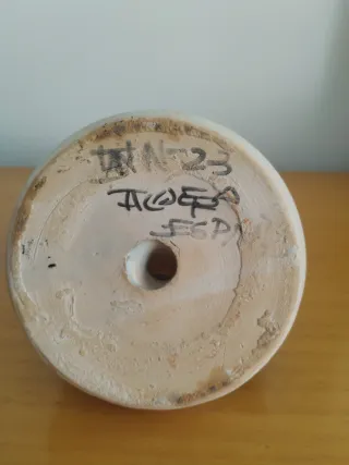 Portavelas antiguo de cerámica pintado a mano