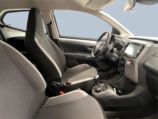 TOYOTA Aygo 5 Puertas x-play 70 Manual 5v