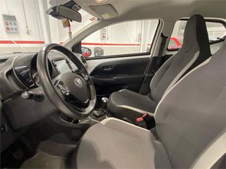 TOYOTA Aygo 5 Puertas x-play 70 Manual 5v