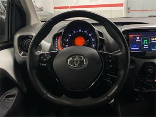 TOYOTA Aygo 5 Puertas x-play 70 Manual 5v