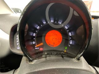 TOYOTA Aygo 5 Puertas x-play 70 Manual 5v