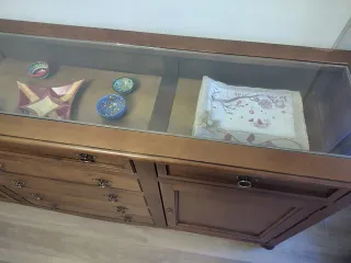 Aparador de madera marrón