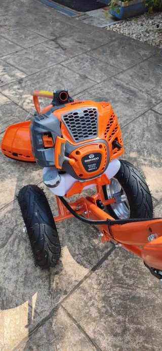 Desbrozadora con ruedas DWB 4400-2