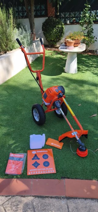 Desbrozadora con ruedas DWB 4400-2