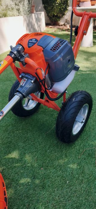 Desbrozadora con ruedas DWB 4400-2