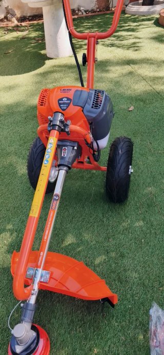 Desbrozadora con ruedas DWB 4400-2