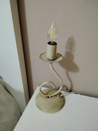 Lámpara de mesa beig